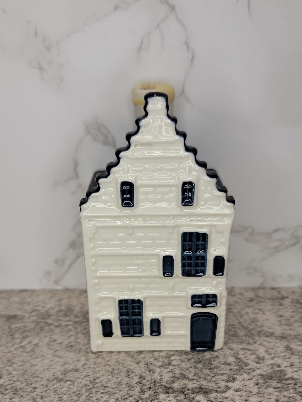 Vintage BOLS KLM delft blue #82 Huys on the Jeker Miniature Dutch bottle